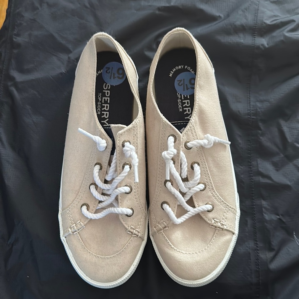 Sperry Boat Shoes Women’s Size 6.5